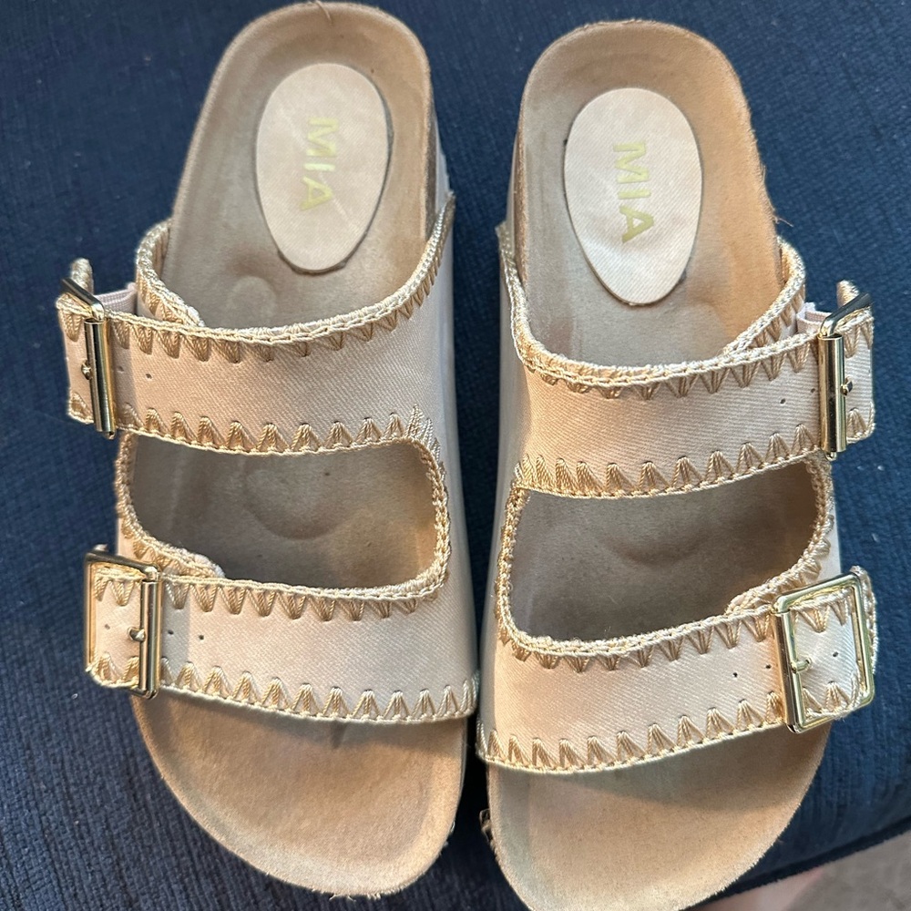 Mia Celestia Sandal - tan